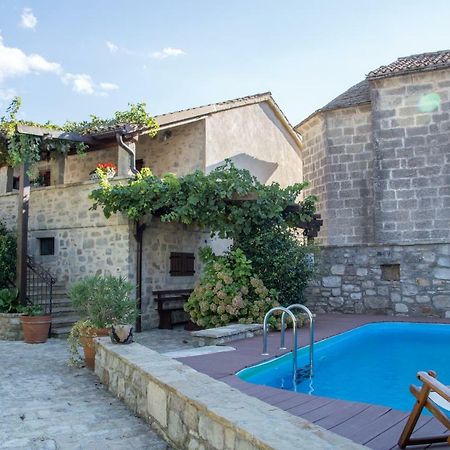 Holiday Homes Poli Svetega Antona Gračišće Bagian luar foto