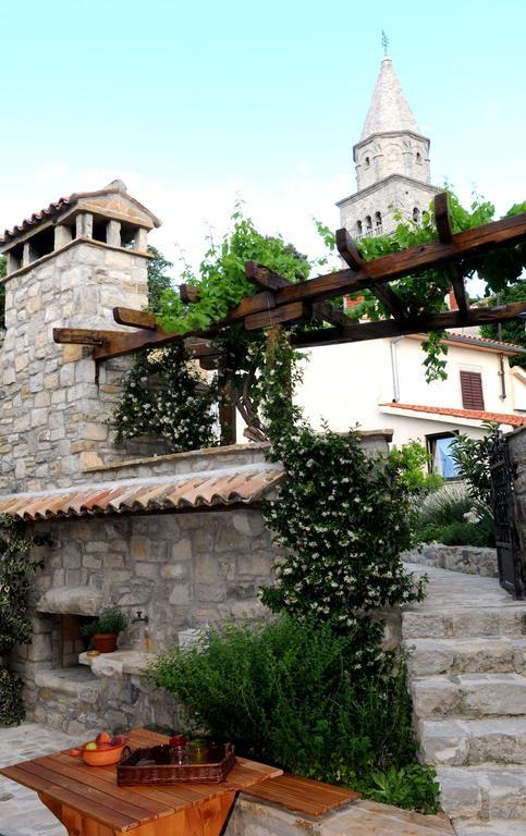 Holiday Homes Poli Svetega Antona Gračišće Bagian luar foto