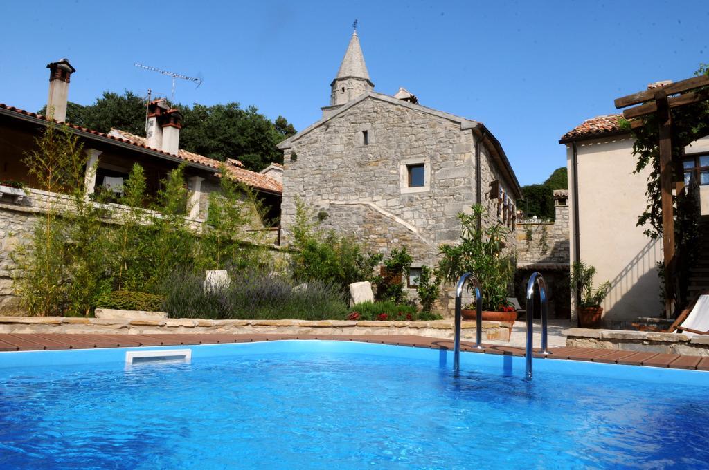 Holiday Homes Poli Svetega Antona Gračišće Ruang foto