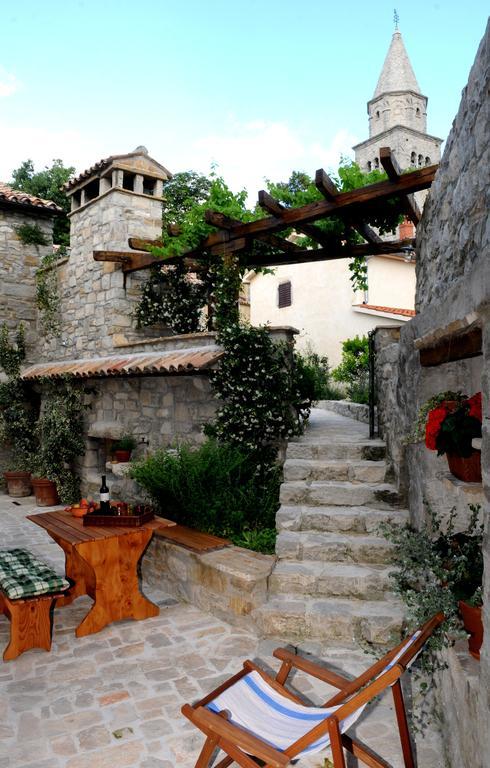 Holiday Homes Poli Svetega Antona Gračišće Ruang foto