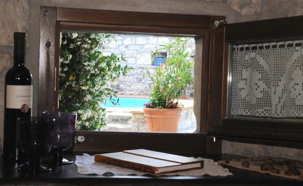 Holiday Homes Poli Svetega Antona Gračišće Ruang foto