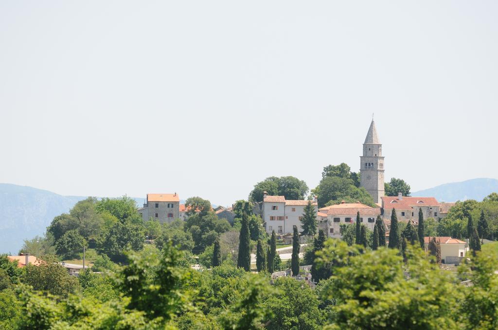 Holiday Homes Poli Svetega Antona Gračišće Bagian luar foto