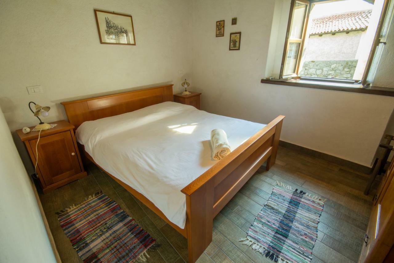 Holiday Homes Poli Svetega Antona Gračišće Bagian luar foto