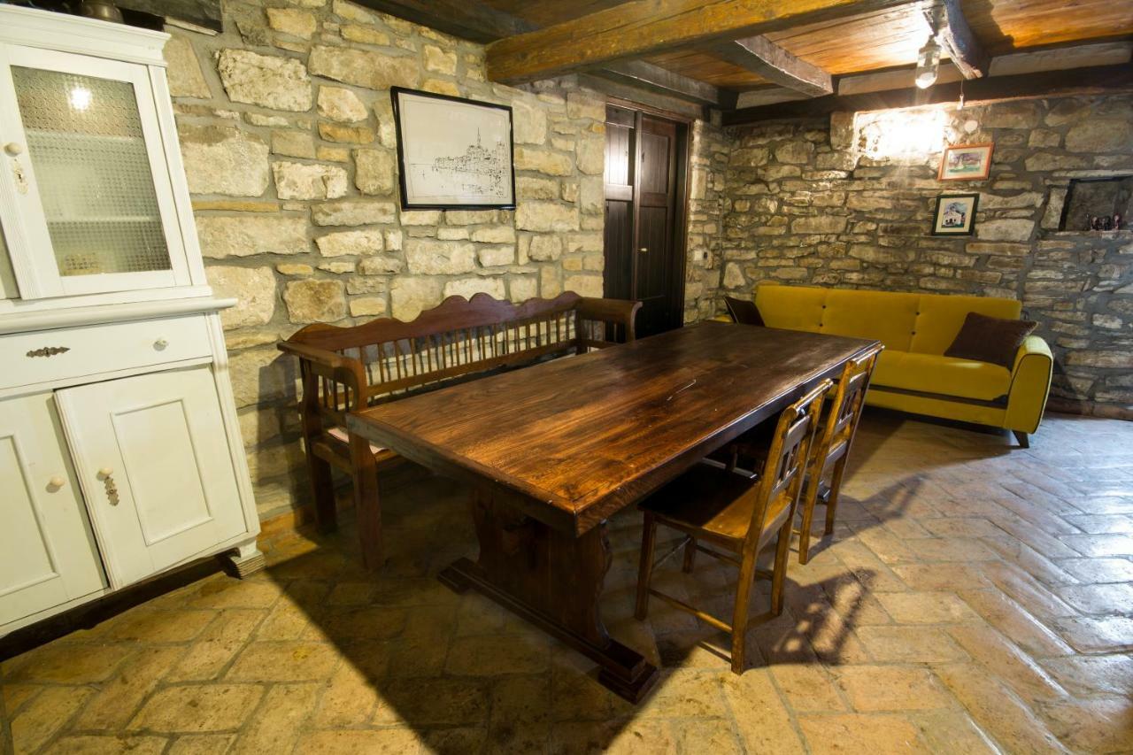 Holiday Homes Poli Svetega Antona Gračišće Bagian luar foto