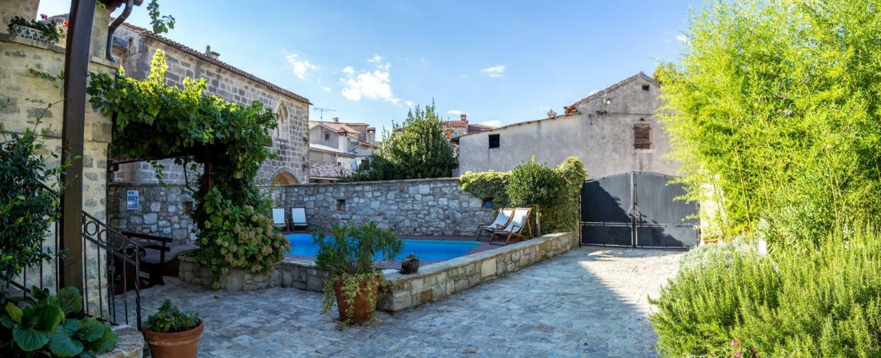 Holiday Homes Poli Svetega Antona Gračišće Bagian luar foto