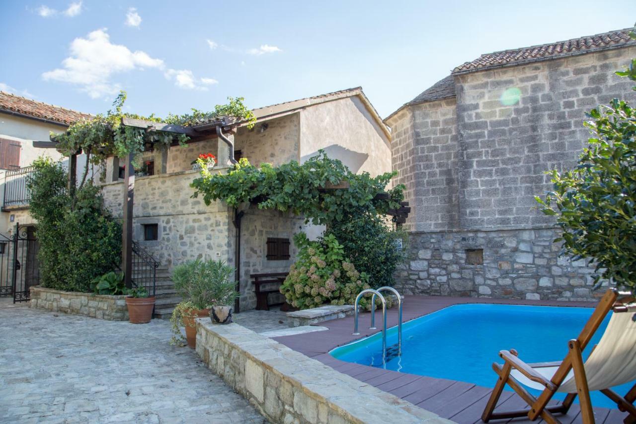 Holiday Homes Poli Svetega Antona Gračišće Bagian luar foto