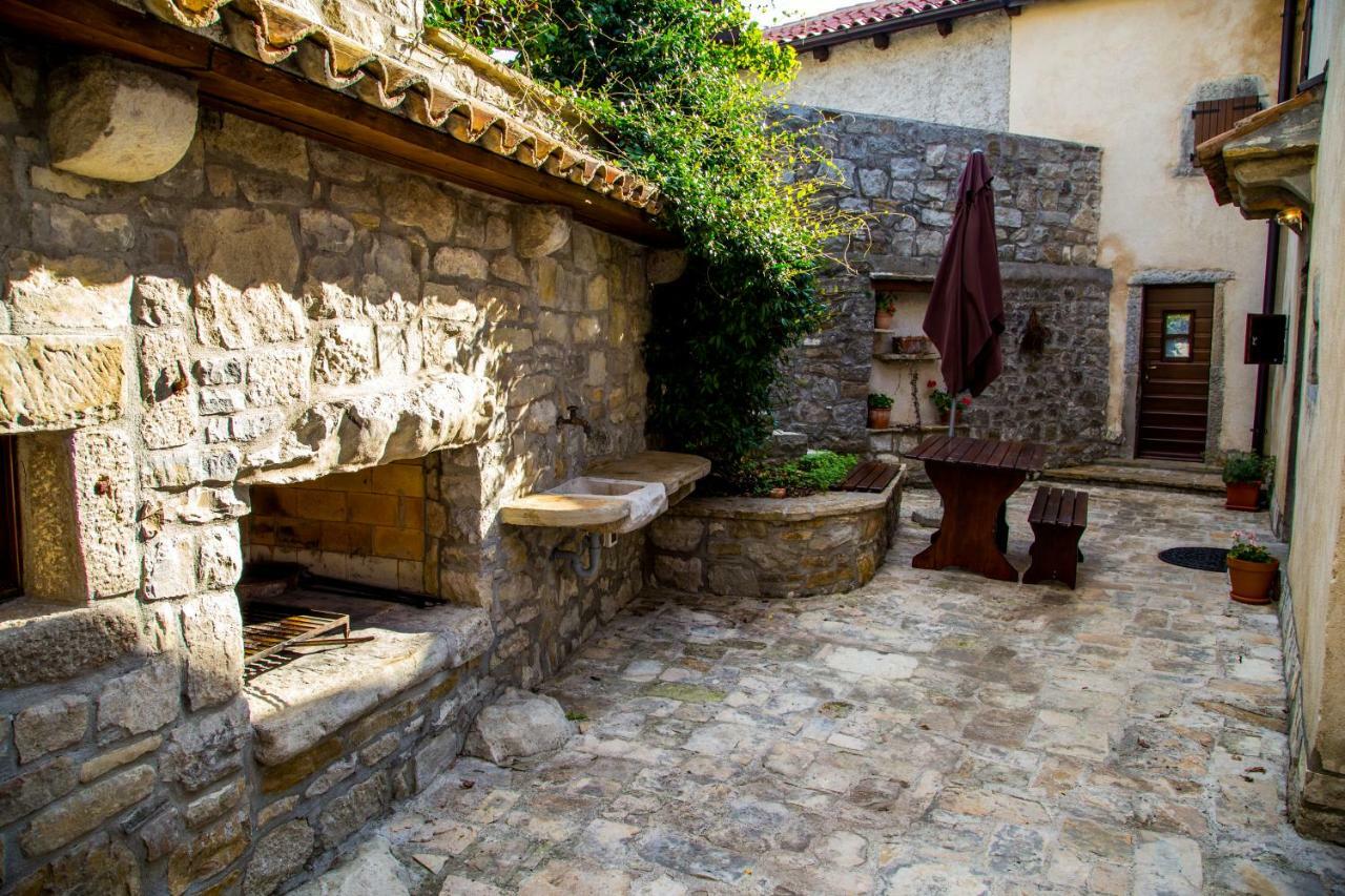 Holiday Homes Poli Svetega Antona Gračišće Bagian luar foto