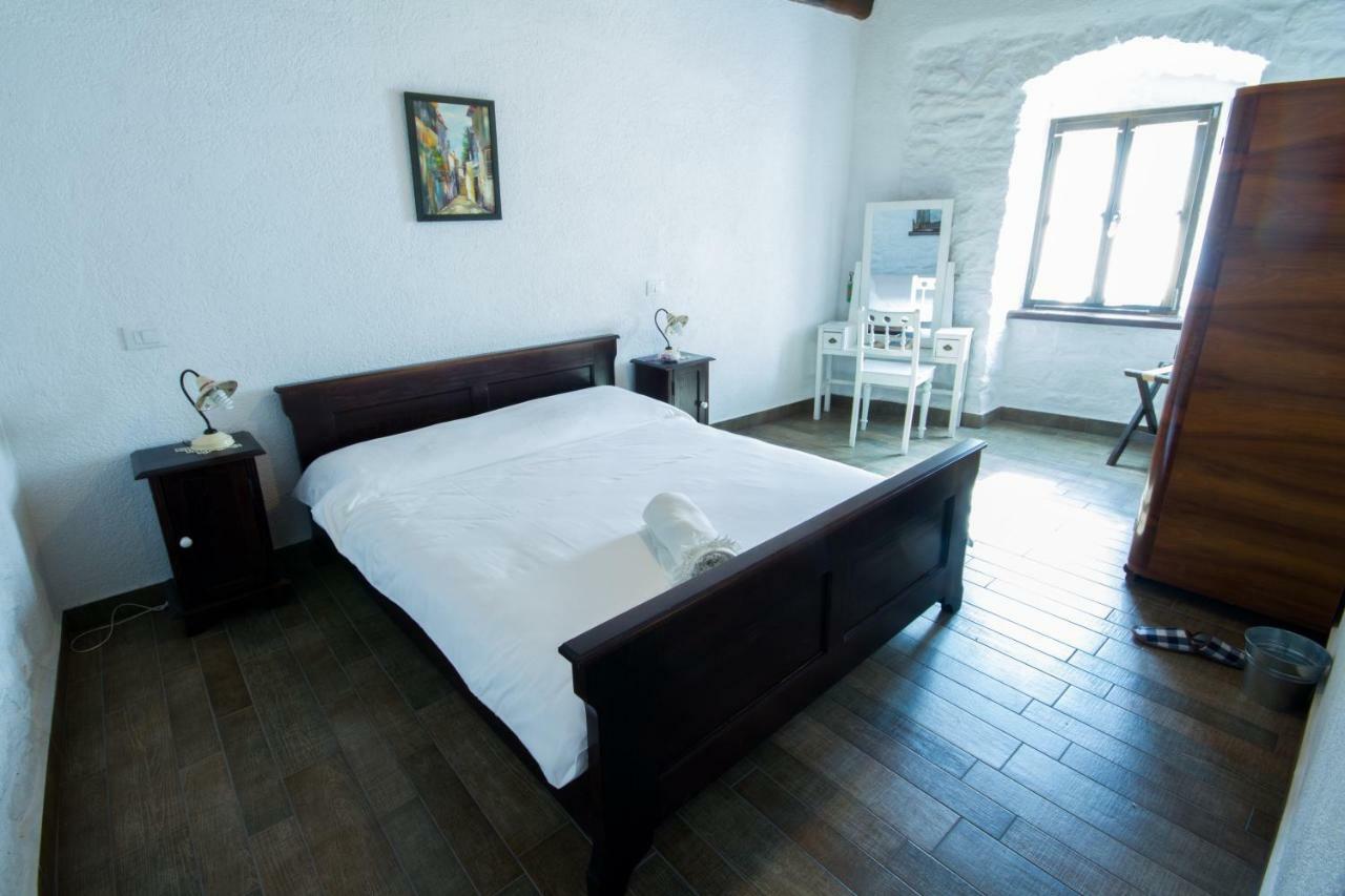 Holiday Homes Poli Svetega Antona Gračišće Bagian luar foto