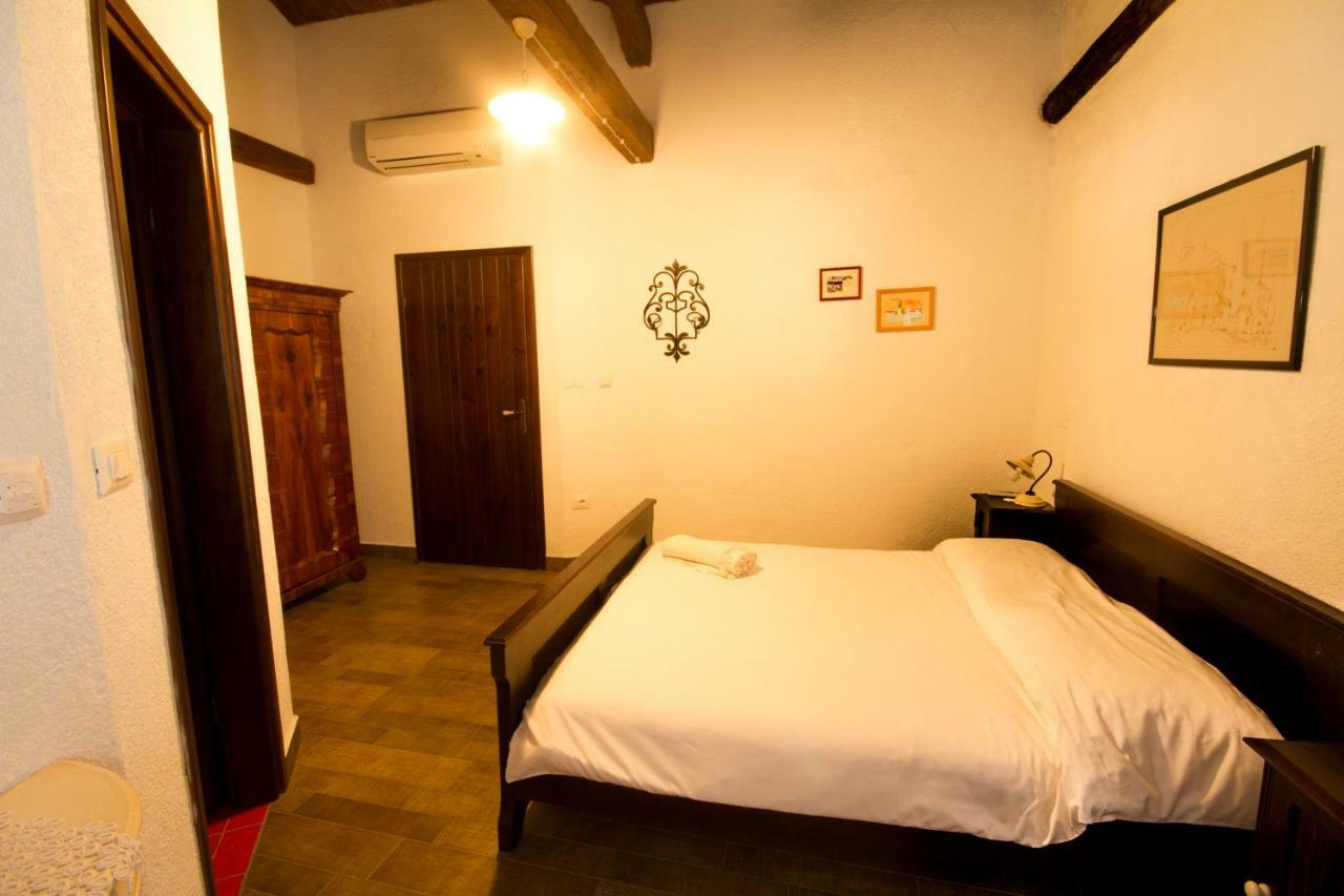 Holiday Homes Poli Svetega Antona Gračišće Bagian luar foto