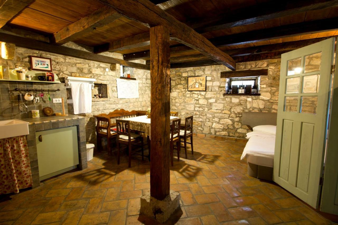 Holiday Homes Poli Svetega Antona Gračišće Bagian luar foto