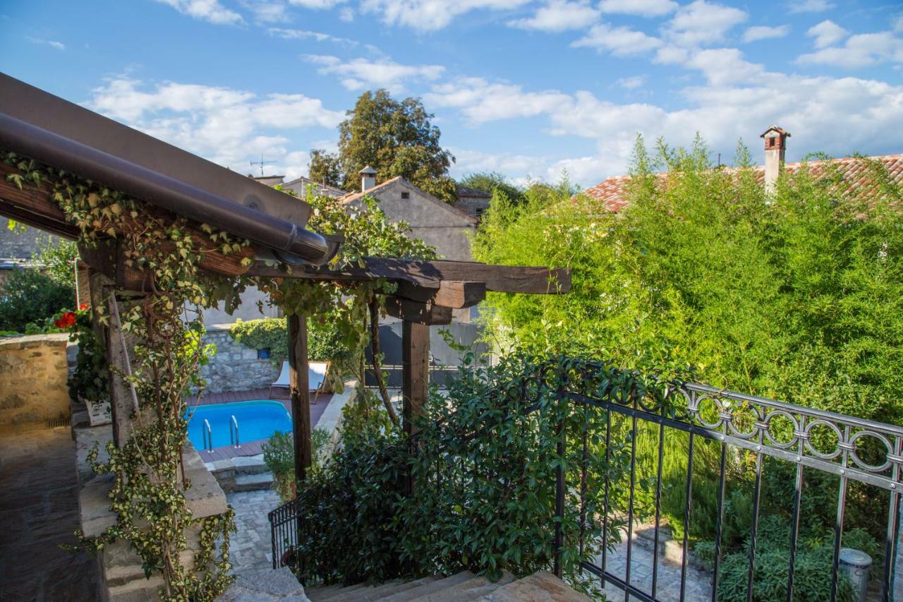 Holiday Homes Poli Svetega Antona Gračišće Bagian luar foto